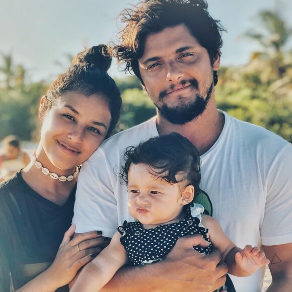 Yanna Lavigne e Bruno Gissoni usaram as redes sociais para homenagear Madalena por seu primeiro aniversário