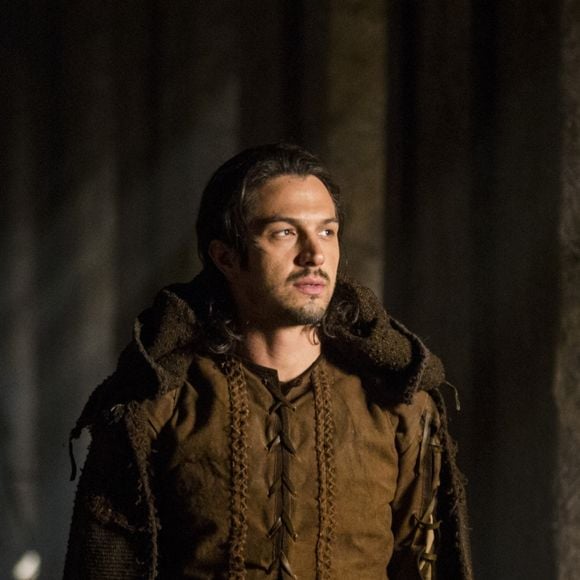 Afonso (Romulo Estrela) vai se negar a casar com Catarina (Bruna Marquezine) nos próximos capítulos da novela 'Deus Salve o Rei'