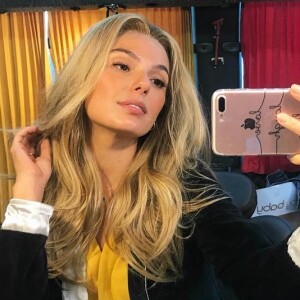 Isis Valverde surpreende com cabelo loiro em foto nesta sexta-feira, dia 25 de maio de 2018