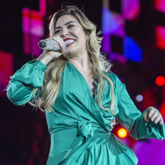 Naiara Azevedo reprovou crítica e respondeu a seguidora