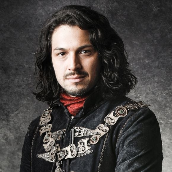 Afonso (Romulo Estrela) se mostra contra a decisão de Amália (Marina Ruy Barbosa) de cancelar o casamento nos próximos capítulos da novela 'Deus Salve o Rei': 'Isso seria concordar com todas as humilhações que você teve que suportar'