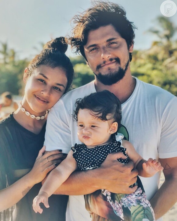 Bruno Gissoni e Yanna Lavigne batizaram a filha, Madalena, no domingo, 27 de maio de 2018