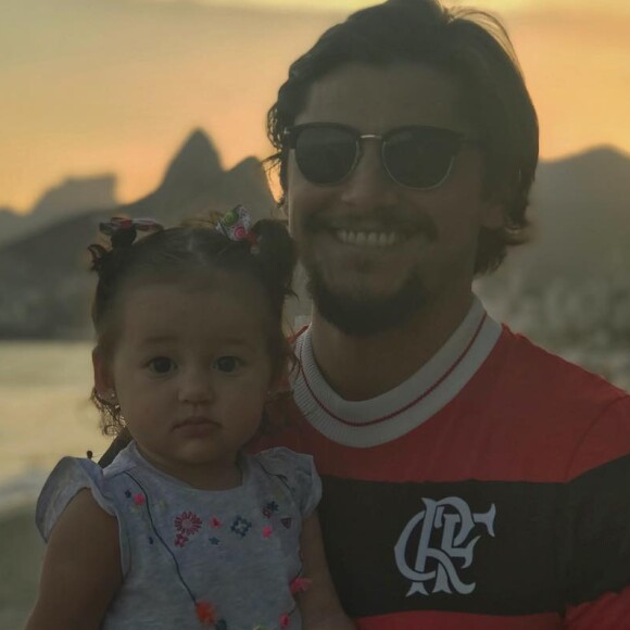 Bruno Gissoni comemorou o primeiro aniversário da filha, Madalena, em Praia Grande
