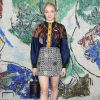 Sophie Turner apostou em saia de pied de poule e camisa de mangas bufantes para o desfile da coleção cruise 2019 da Louis Vuitton no museu Fondation Maeght, em Saint-Paul-De-Vence, na França, nesta segunda-feira, 28 de maio de 2018