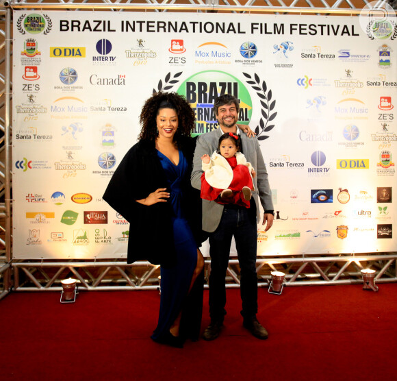 Juliana Alves esteve com a família no Festival Internacional de Cinema em Teresópolis, Rio de Janeiro