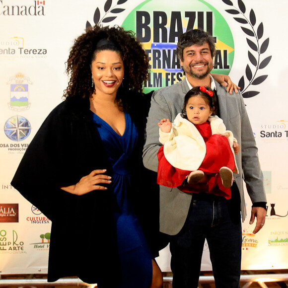 Juliana Alves esteve com a família no Festival Internacional de Cinema em Teresópolis, Rio de Janeiro