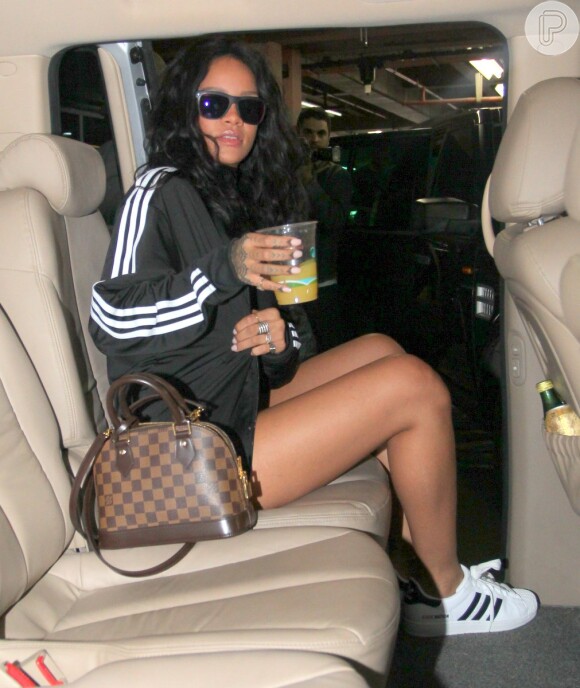 Rihanna está solteira desde que terminou o namoro com o rapper Drake