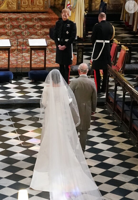 Meghan Markle foi levada ao altar por Príncipe Charles