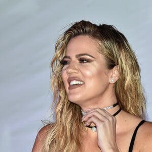 Khloé Kardashian não desistiu da relação por conta do nascimento da filha, True, segundo informante