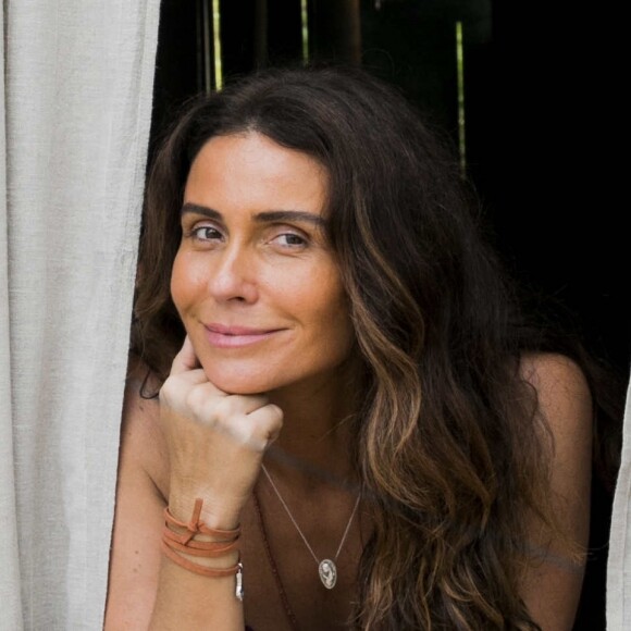 Ao retomar a consciência, Luzia (Giovanna Antonelli) foge e revolta Karola (Deborah Secco) L nos próximos capítulos da novela 'Segundo Sol': 'Sua miserável, eu não vou desistir de você nunca, ouviu bem?'