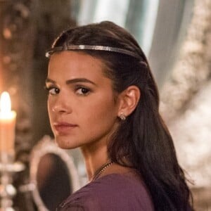 Bruna Marquezine interpreta a Catarina da novela 'Deus Salve o Rei'. Segundo a assessoria da Globo, gravações da trama são prioridade. 'Se for possível conciliar, teremos folgas. Mas isso vai valer para todo o elenco', fria ao Purepeople a porta-voz da emissora