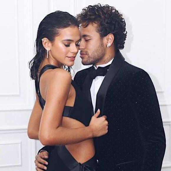 Bruna Marquezine e Neymar teriam ganho R$ 1,8 milhão para estrelarem campanha da C&A