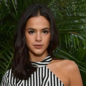 Bruna Marquezine negou, por sua assessoria, que se atrasou cinco horas para uma gravação da novela 'Deus Salve o Rei'