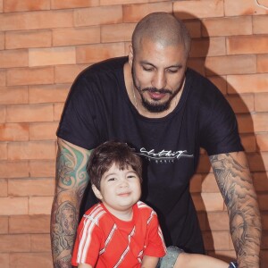 Fernando Medeiros é pai coruja e faz programas com o filho, Lucca