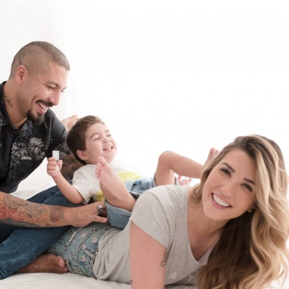 Fernando Medeiros e Aline Gotschalg estrelaram ensaio com o filho, Lucca