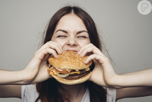 Assim como a anorexia, a compulsão alimentar é um distúrbio que leva a comida aos extremos