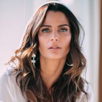 Fernanda Motta dá dica para cabelo ressecado: 'Enxaguar com água mineral'