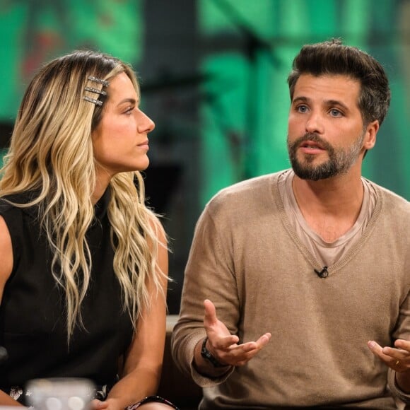 Giovanna Ewbank e o marido, Bruno Gagliasso, falaram sobre a adoção da filha no 'Conversa com Bial'