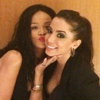 Anitta tieta Rihanna em saída de hotel no Rio de Janeiro: 'Fiquei sem ação'