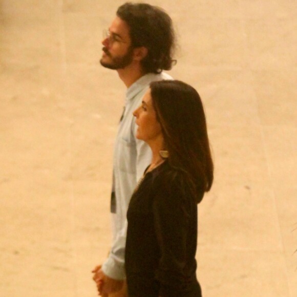 Fátima Bernardes e Túlio Gadêlha foram fotografados no shopping Fashion Mall, na zona sul do Rio, nesta terça-feira, 29 de maio de 2018