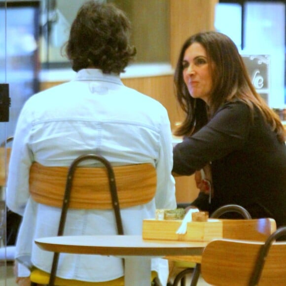 Fátima Bernardes e Túlio Gadêlha foram fotografados tomando café juntos