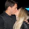 Karina Bacchi e o noivo, Amaury Nunes, trocaram beijos no show da dupla Jorge e Matheus, em São Paulo, nesta terça-feira, 29 de maio de 2018