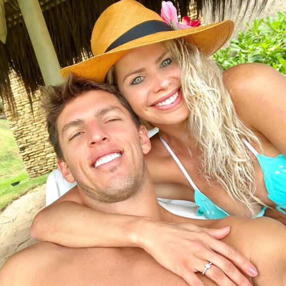 Karina Bacchi ficou noiva do ex-jogador de futebol e empresário Amaury Nunes