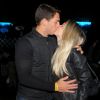 Karina Bacchi trocou beijos com noivo, Amaury Nunes, durante show em SP