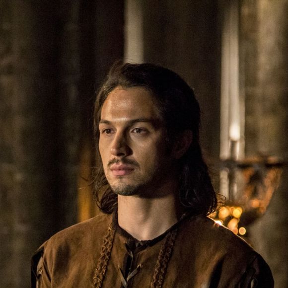 Empregados do castelo de Montemor vão se espantar ao precisarem crise de fúria de Afonso (Romulo Estrela) nos próximos capítulos da novela 'Deus Salve o Rei'