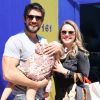 Rafael Cardoso e a mulher, Mariana Bridi, celebraram a chegada do filho, Valentim, nesta quinta-feira, 31 de maio de 2018