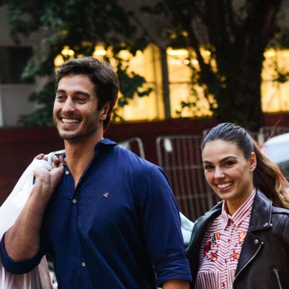 Isis Valverde afirmou sobre seu casamento com André Resende: 'Conto de fadas'