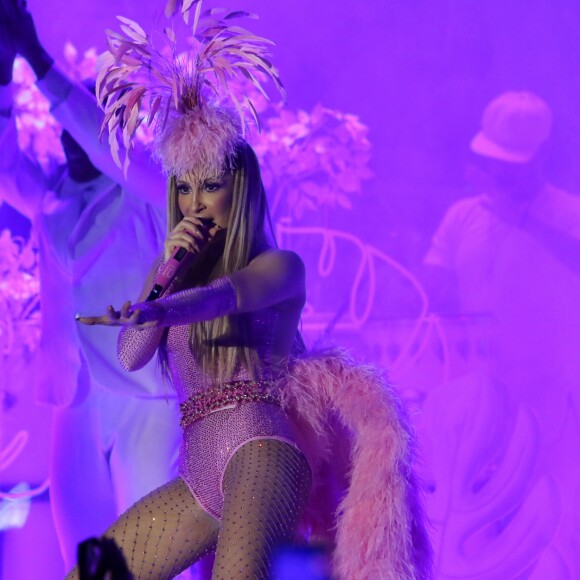 Claudia Leitte estreou a turnê 'Carnaval', em comemoração aos dez anos de carreira solo