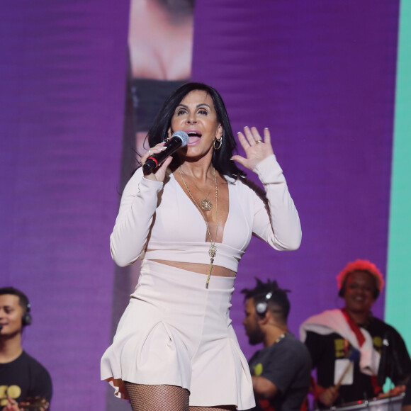 Gretchen Miranda apostou em look curto para show