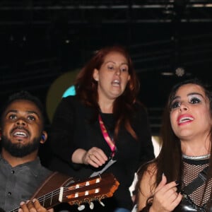 Mesmo com os seguranças, Wanessa Camargo seguiu cantando até acabar sua seleção