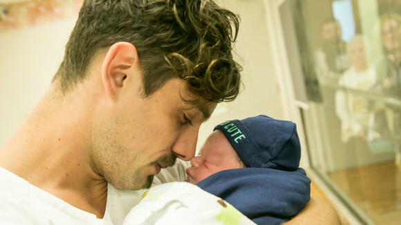 Mariana Bridi mostra Rafael Cardoso com filho, Valentim, em foto: 'Meus meninos'