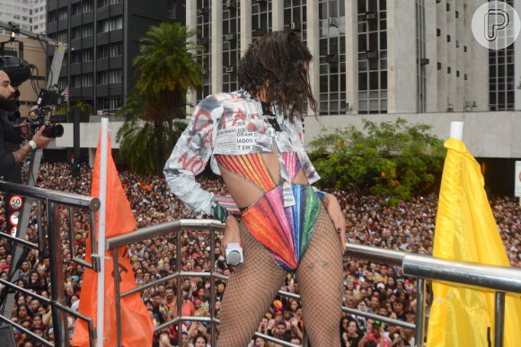Pabllo Vittar usou body cavado na Parada LGBTI+, em São Paulo