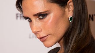 Victoria Beckham indica creme regenerador para a pele: 'Deixa ela incrível'