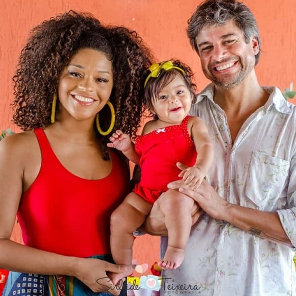 Filha de Juliana Alves e Ernani Nunes é sempre clicada em momentos divertidos com a família