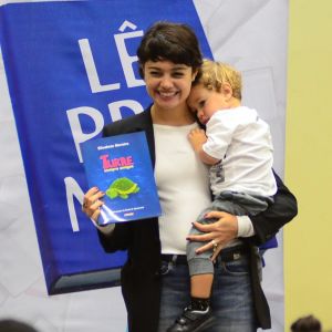 Sophie Charlotte levou o filho para participar do projeto 'Lê Pra Mim?!', na tarde desta segunda-feira, 4 de junho de 2018