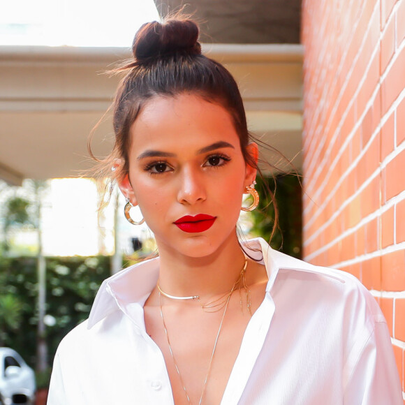 Bruna Marquezine comemorou o fim do treino com requebrado