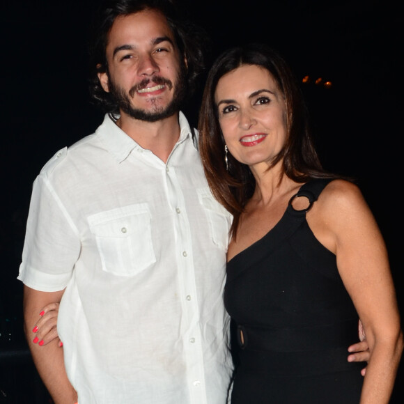 'O primeiro beijo foi, sim, no escurinho do cinema', disse Fátima Bernardes