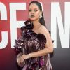 Rihanna chamou atenção com vestido plissado Givenchy na première mundial do filme 'Ocean's 8' ('Oito Mulheres e um Segredo') no Alice Tully Hall, em Nova York, nesta terça-feira, 5 de junho de 2018