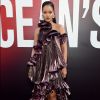 As camadas do vestido de Rihanna levaram movimento ao look da cantora na première mundial do filme 'Ocean's 8' ('Oito Mulheres e um Segredo') no Alice Tully Hall, em Nova York, nesta terça-feira, 5 de junho de 2018