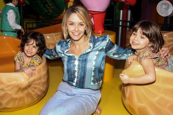 Bianca Rinaldi quer curtir as filhas após a novela 'Em Família'