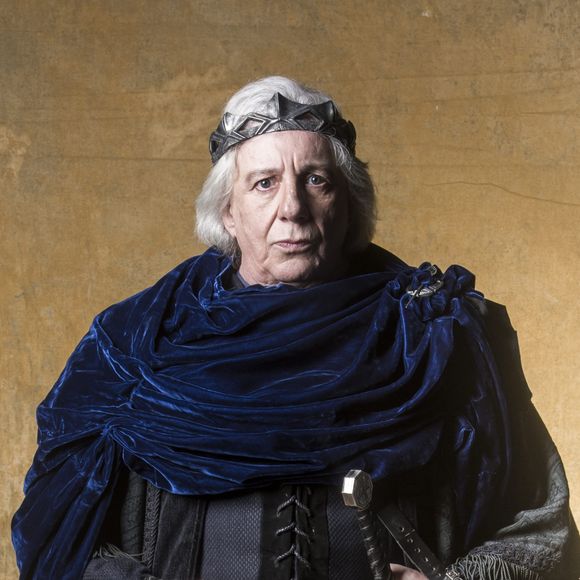 Pai de Catarina (Bruna Marquezine), Augusto (Marco Nanini) foge do cativeiro após se aliar a Virgílio (Ricardo Pereira) nos próximos capítulos da novela 'Deus Salve o Rei'