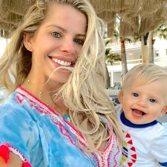 Karina Bacchi tem compartilhado momentos da viagem à Grécia no Instagram