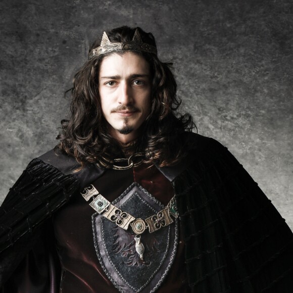 Margô (Cristina Mutarelli) dispara para Rodolfo (Johnny Massaro) nos próximos capítulos da novela 'Deus Salve o Rei': 'Se reaproximar de mim, fingindo humildade em trajes de criado, não me fará perdoá-lo pelo que me fez'