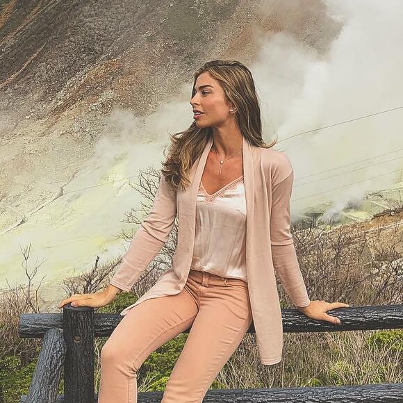 'É bom porque vai aquecendo o cabelo de forma natural, com o calor do couro cabeludo', disse Grazi Massafera