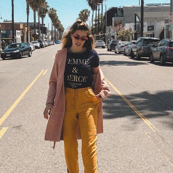 Aline Gotschalg contou que gosta de repetir roupas e acessórios