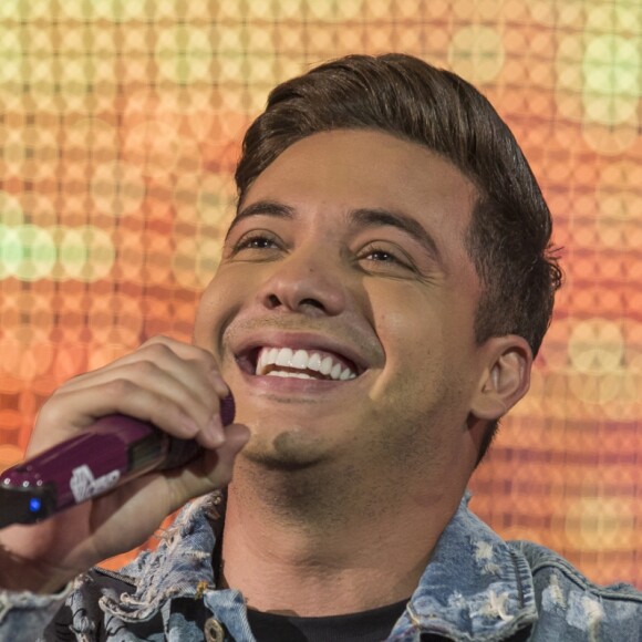 Wesley Safadão descobriu o início de uma hérnia de disco em maio de 2018